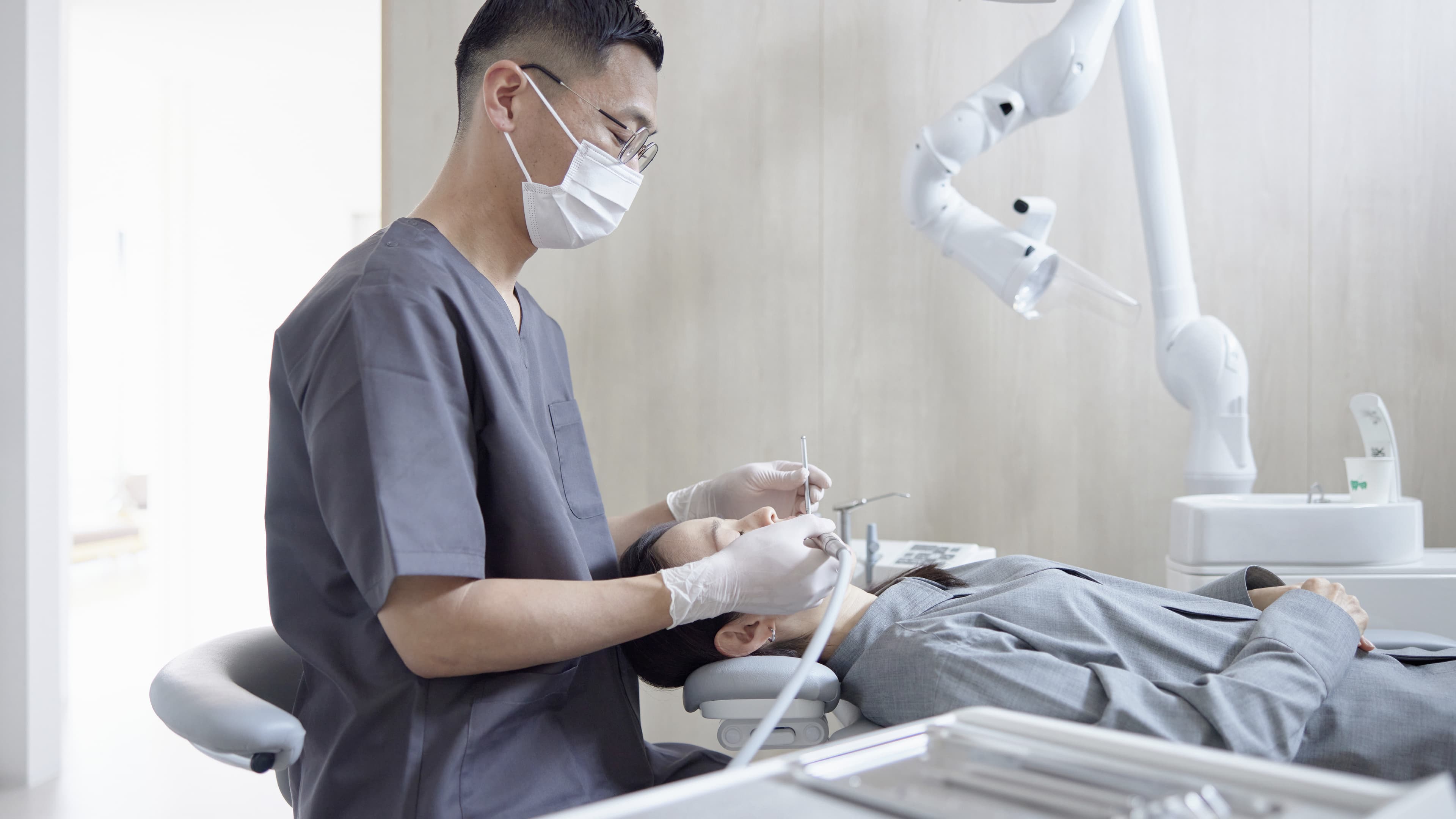 よこやま歯科 受付 待合室